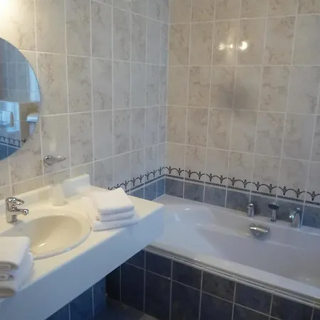 Le Chateau De Hotel 3*